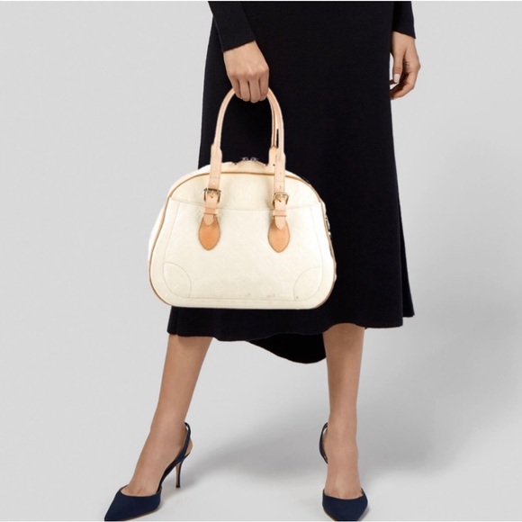 Louis Vuitton ‘Summit Drive Monogram Vernis’ handbag in Perle Buttercream - Picture 4 of 14